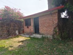 {"esp":"Cuarto con un ba\u00f1o.","ing":""}